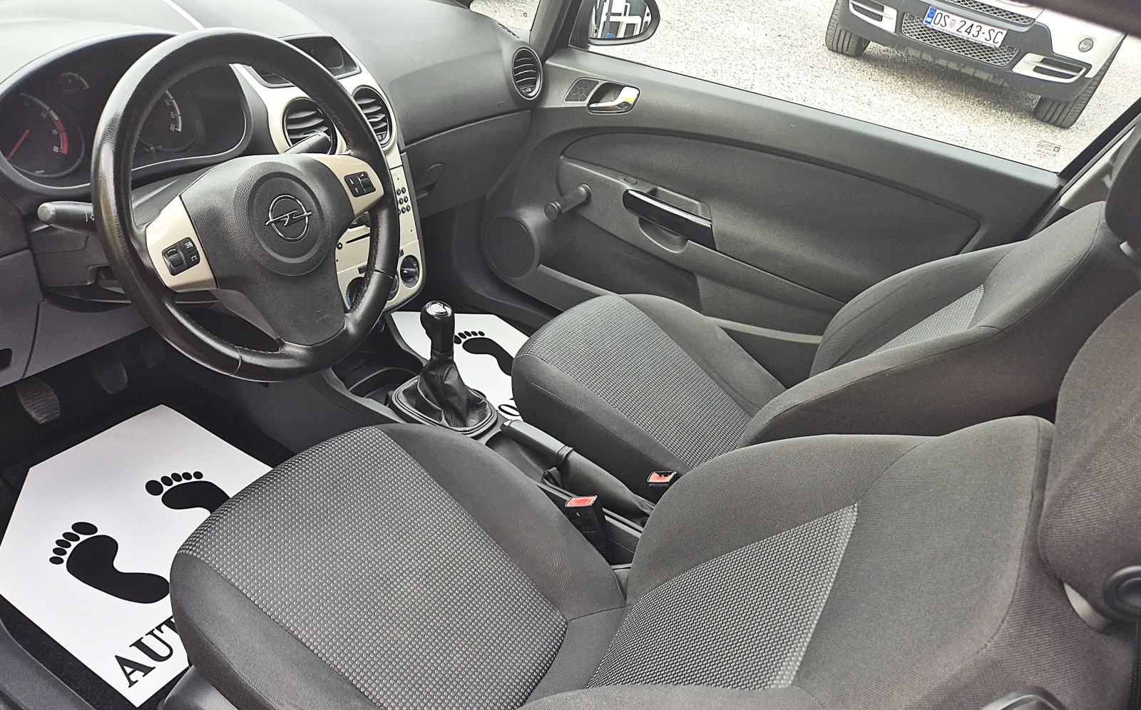 Opel Corsa 1,0 12V **REG. DO 01 /2027 .G.**, fotografija 9
