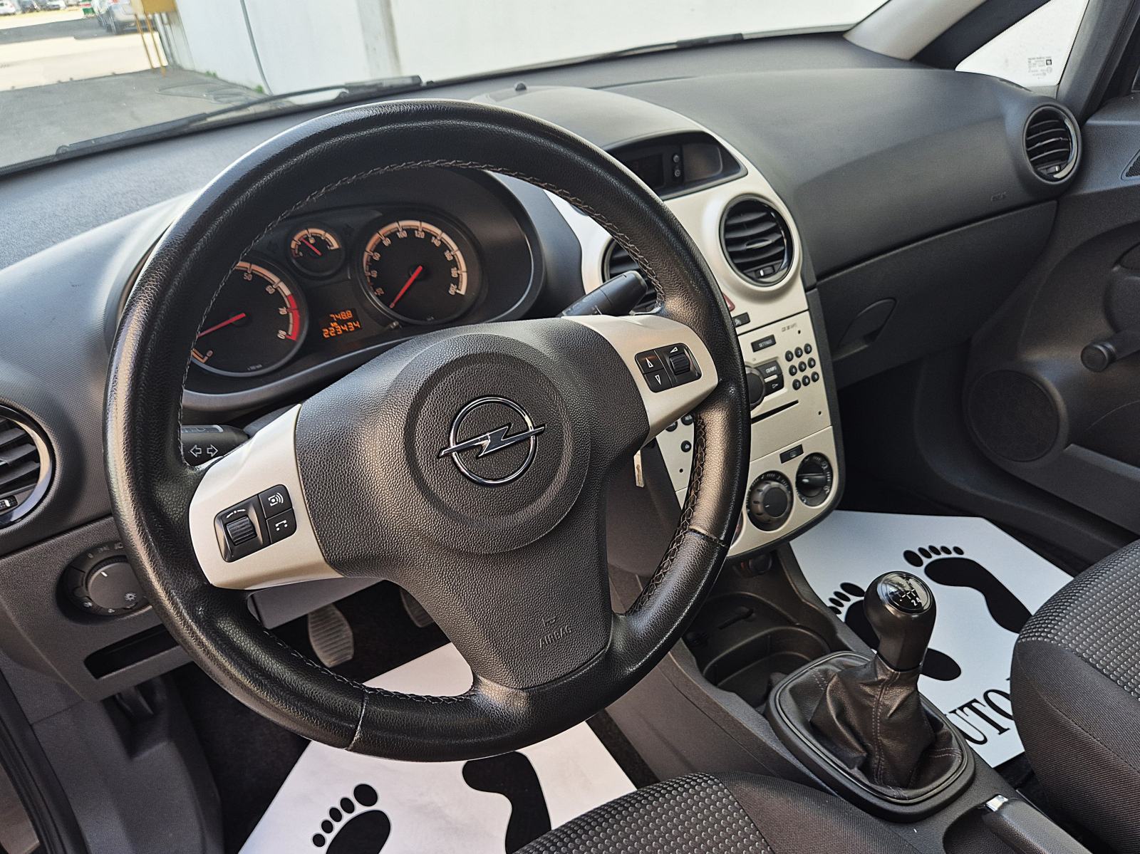 Opel Corsa 1,0 12V **REG. DO 01 /2027 .G.**, fotografija 14