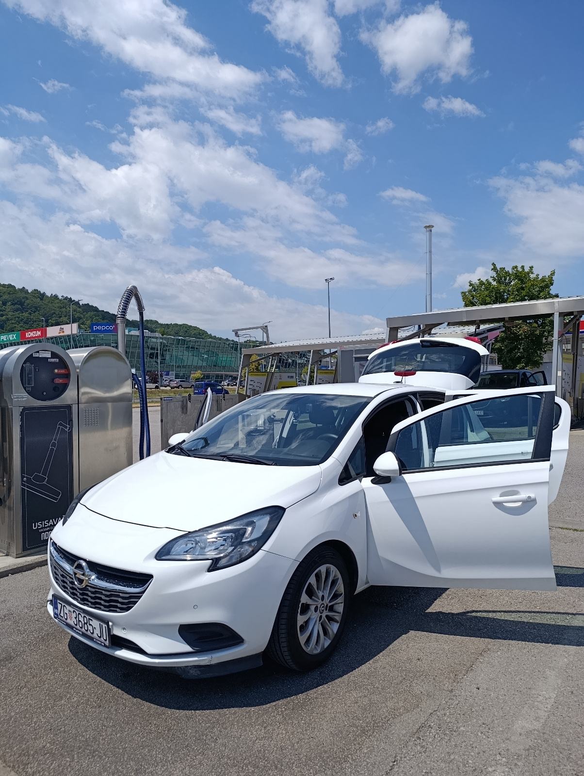 Opel Corsa 1,0 Turbo, fotografija 2