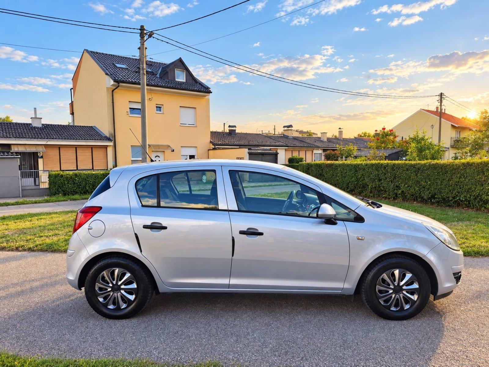 Opel Corsa 1,2 i 16V od 1vlasnika, pogled izvana - slika 1