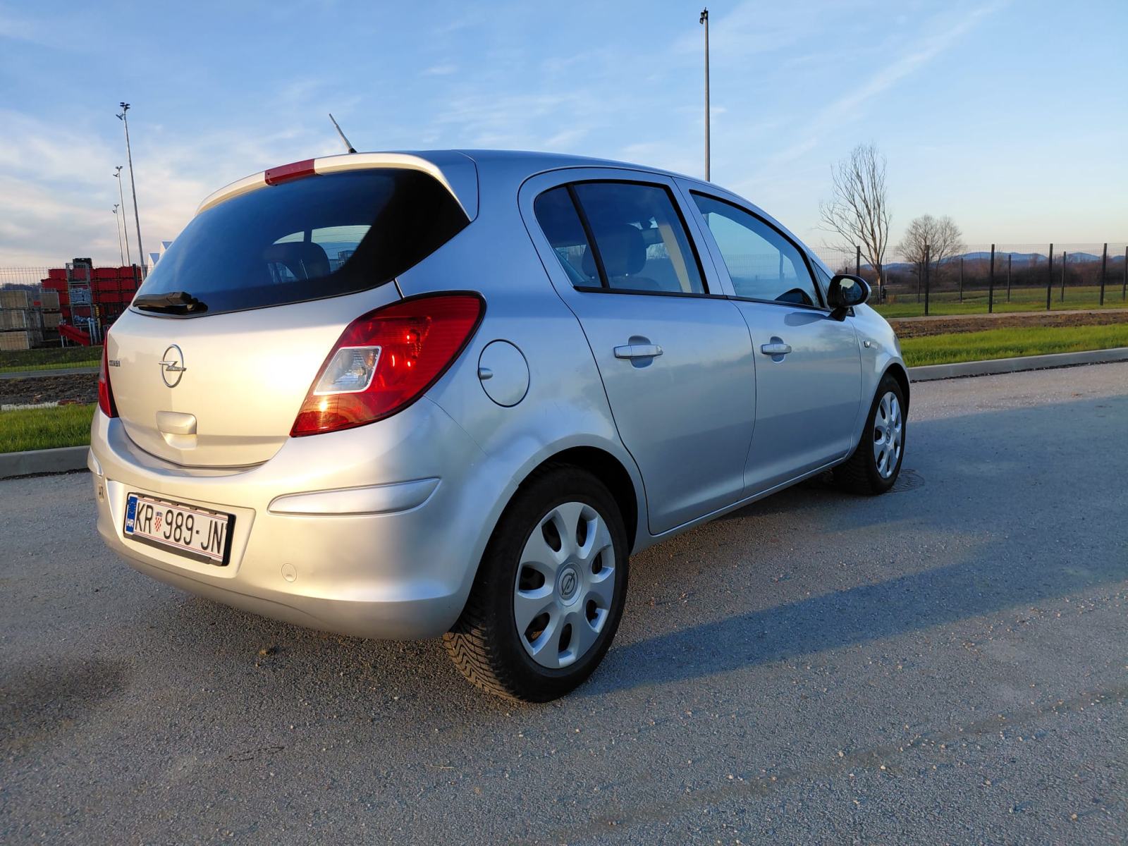 Opel Corsa 1,2 16V - 2010. god. ~ 69.000 km, fotografija 4