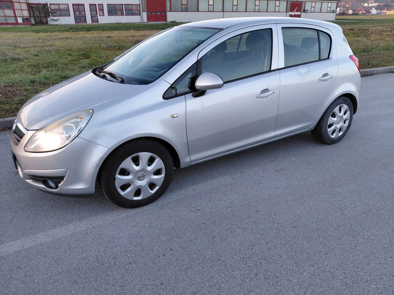 Opel Corsa 1,2 16V - 2010. god. ~ 69.000 km, fotografija 9