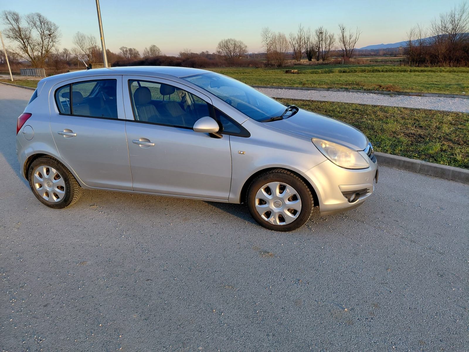 Opel Corsa 1,2 16V - 2010. god. ~ 69.000 km, fotografija 7