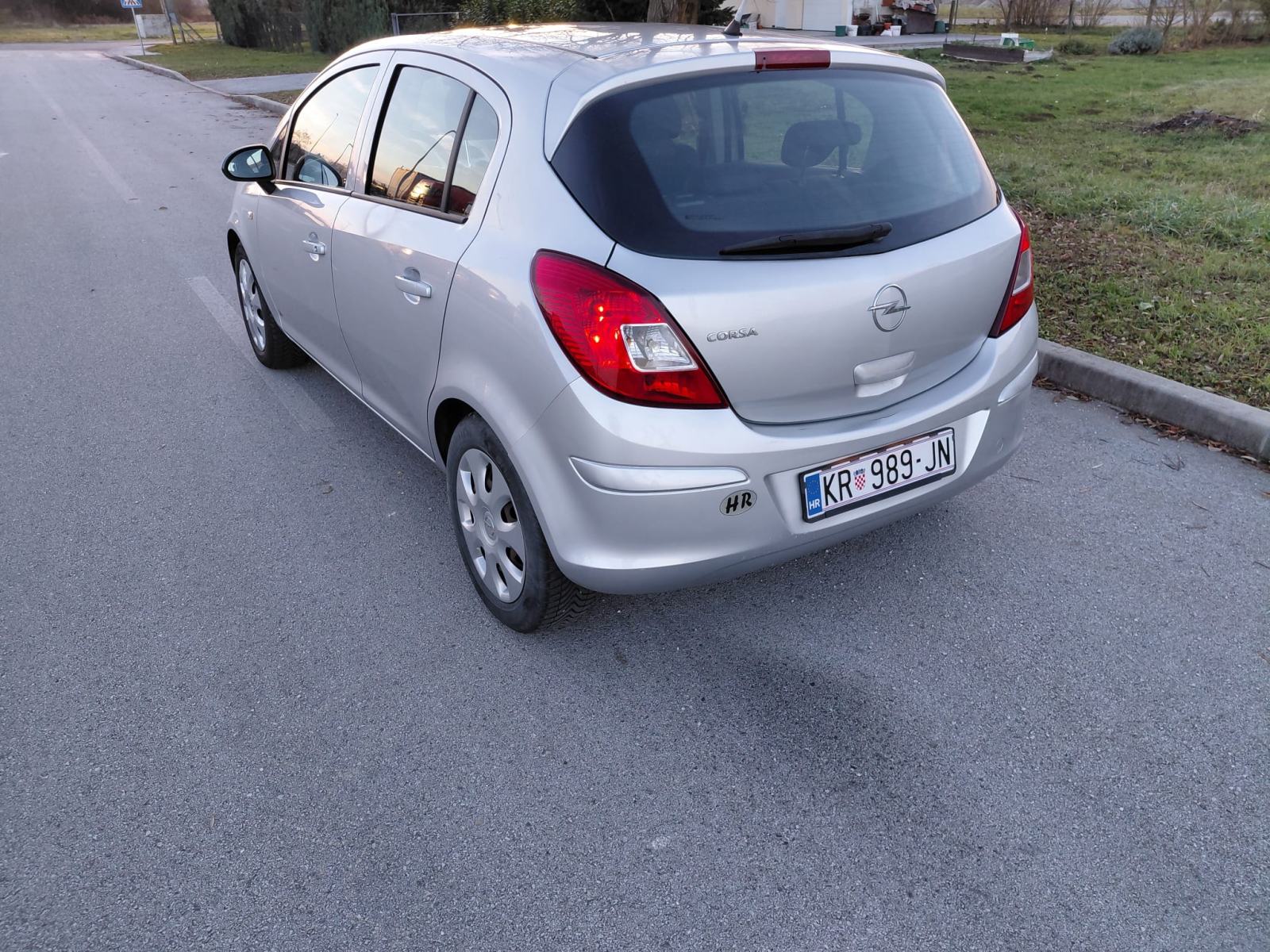 Opel Corsa 1,2 16V - 2010. god. ~ 69.000 km, fotografija 13