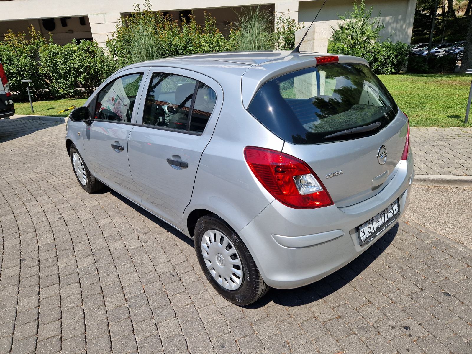 Opel Corsa 1,2 16V AUTOMATIK, fotografija 3