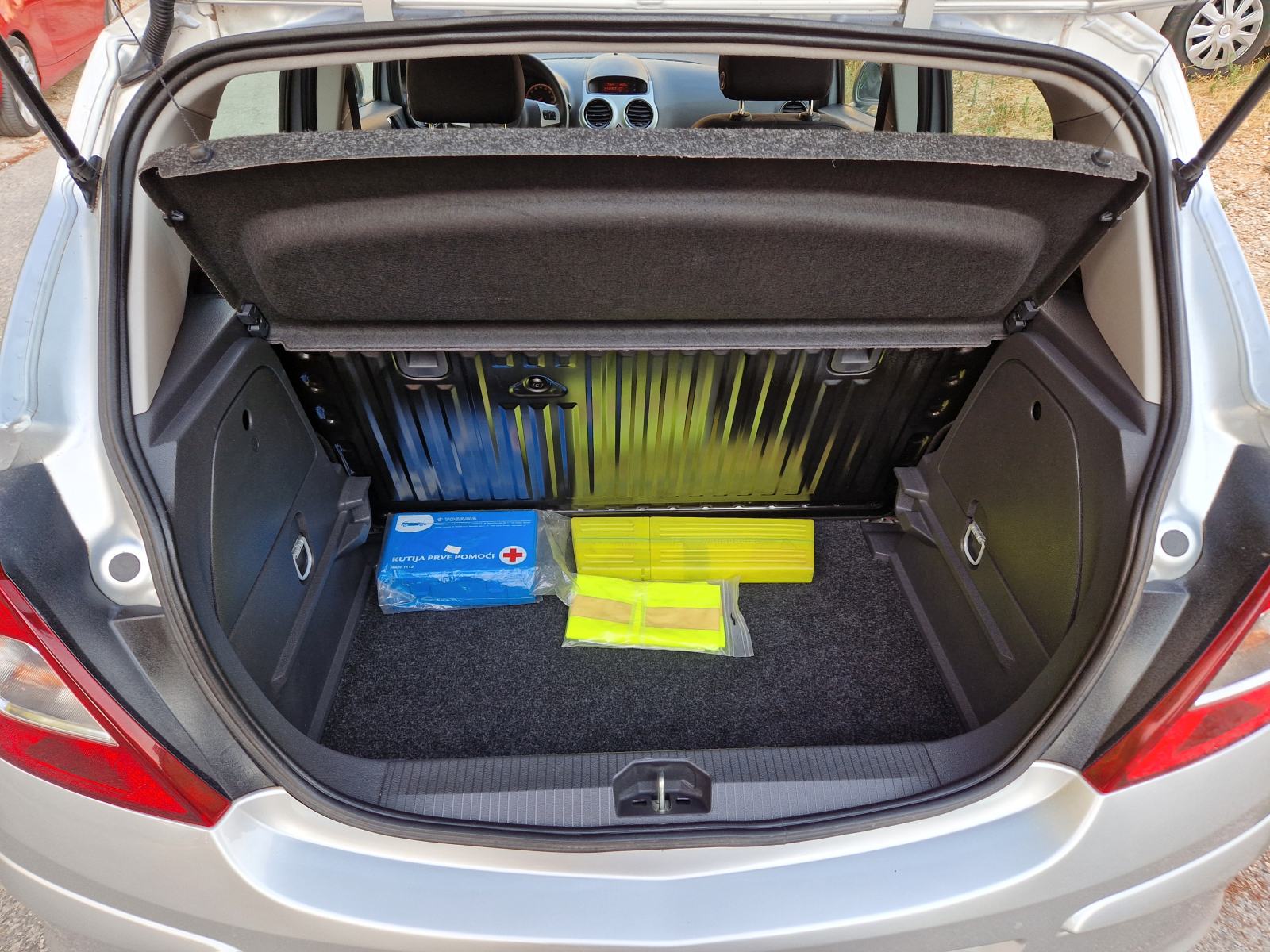 Opel Corsa 1,2 16V AUTOMATIK, fotografija 16