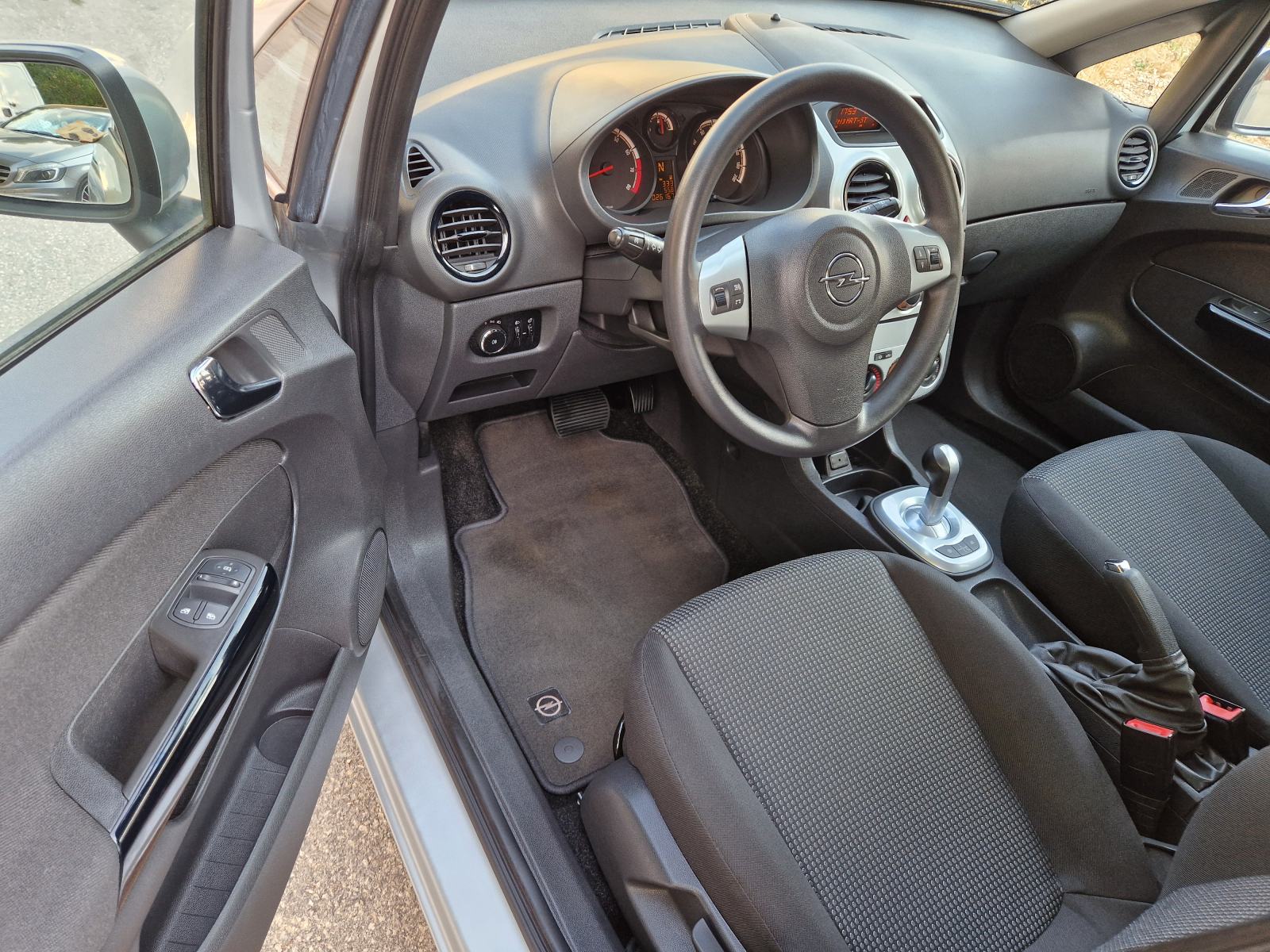 Opel Corsa 1,2 16V AUTOMATIK, fotografija 7