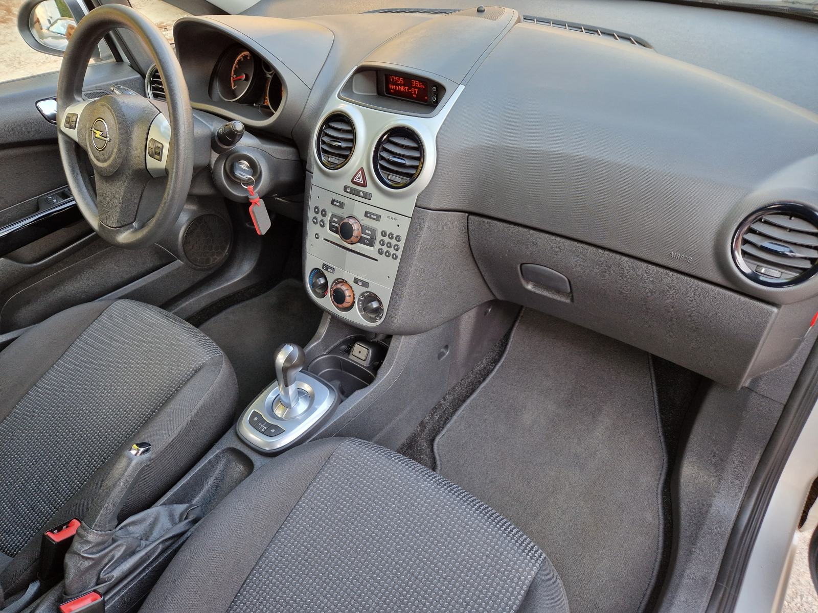 Opel Corsa 1,2 16V AUTOMATIK, fotografija 14