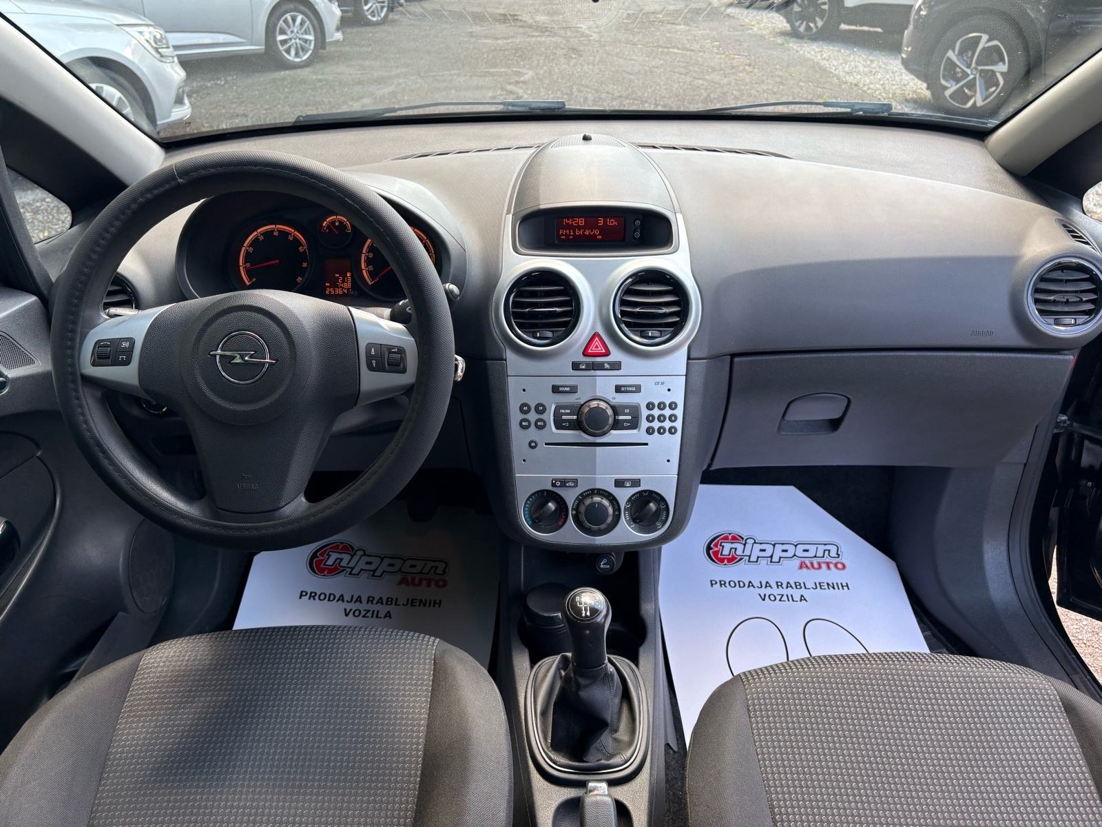 Opel Corsa 1,2 16V KLIMA - HR. AUTO - AUTOKREDIT, fotografija 12