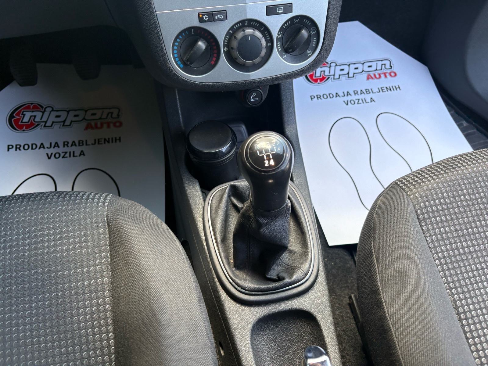 Opel Corsa 1,2 16V KLIMA - HR. AUTO - AUTOKREDIT, fotografija 16