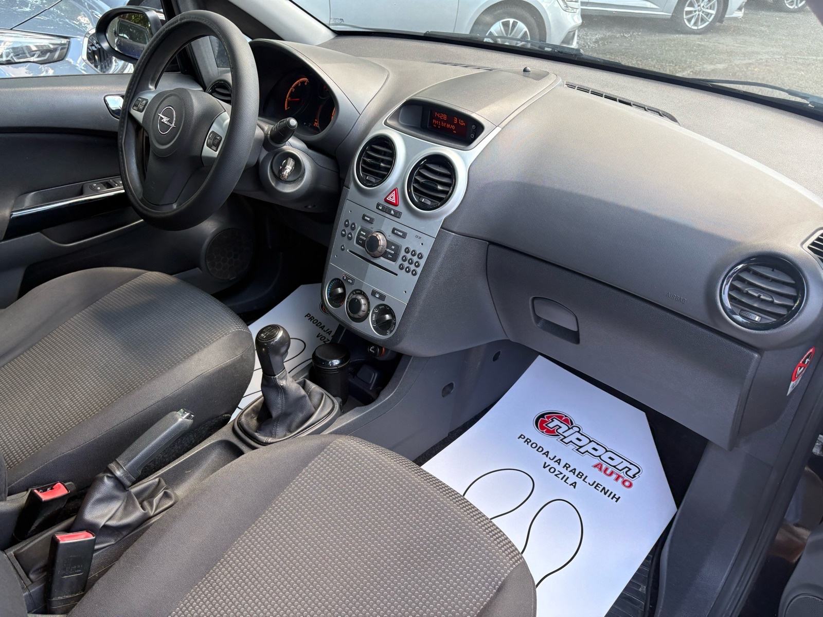 Opel Corsa 1,2 16V KLIMA - HR. AUTO - AUTOKREDIT, fotografija 18