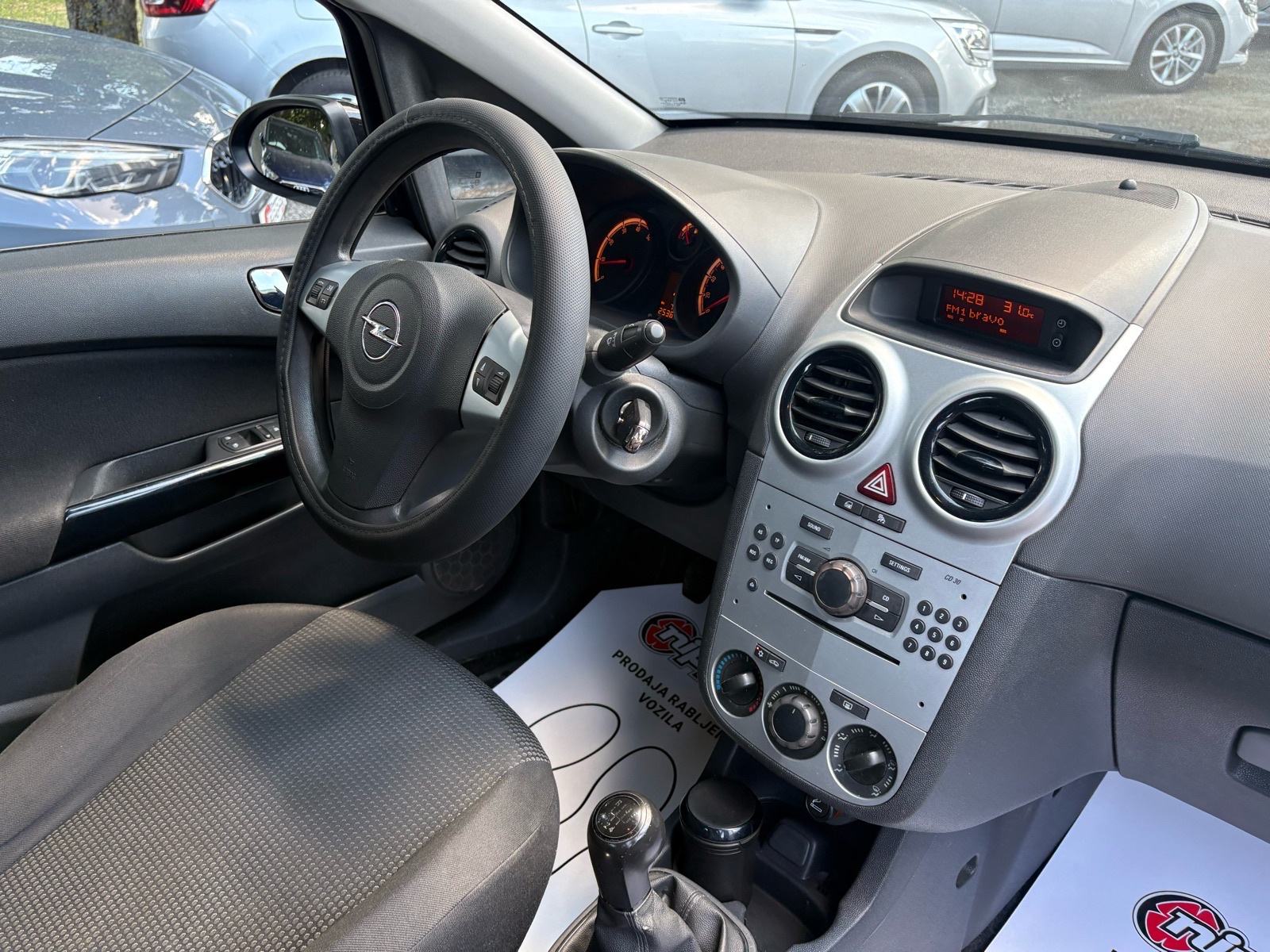 Opel Corsa 1,2 16V KLIMA - HR. AUTO - AUTOKREDIT, fotografija 17