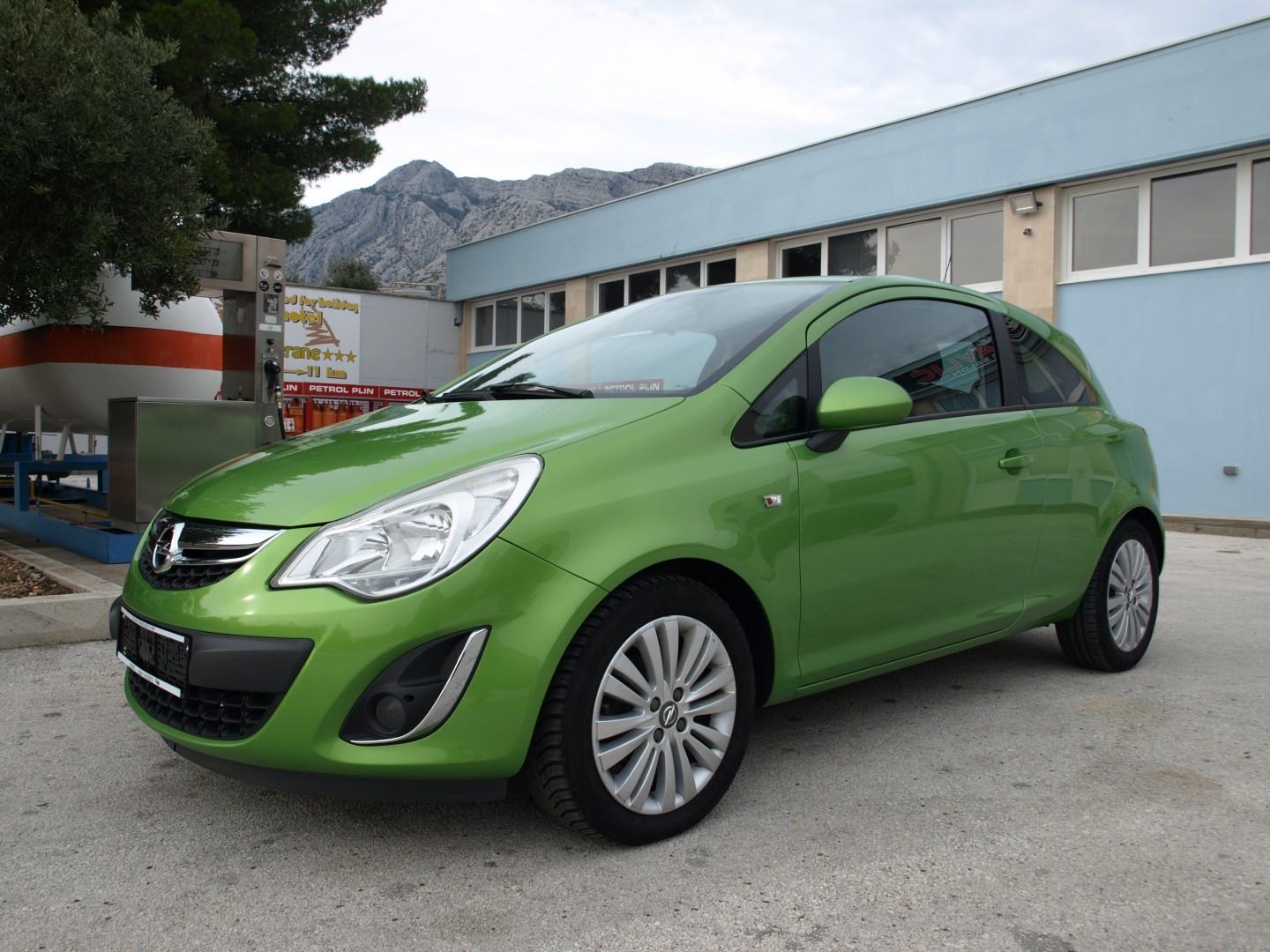 Opel Corsa 1,2 16V plin, navigacija,tempomat,PRILIKA, fotografija 4