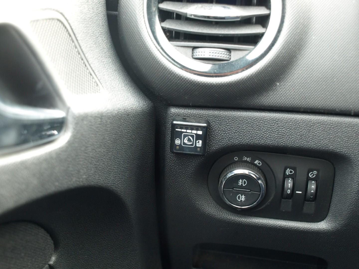 Opel Corsa 1,2 16V plin, navigacija,tempomat,PRILIKA, fotografija 12