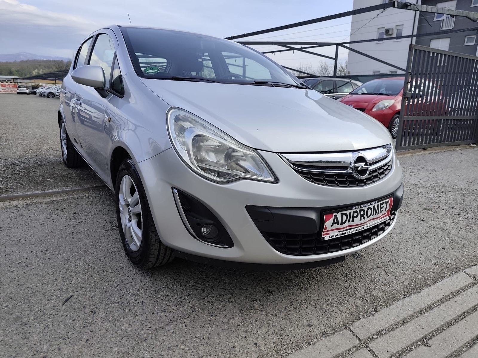 Opel Corsa 1,2 16V / REG 1 GOD !! / 5 VRATA !!, fotografija 2