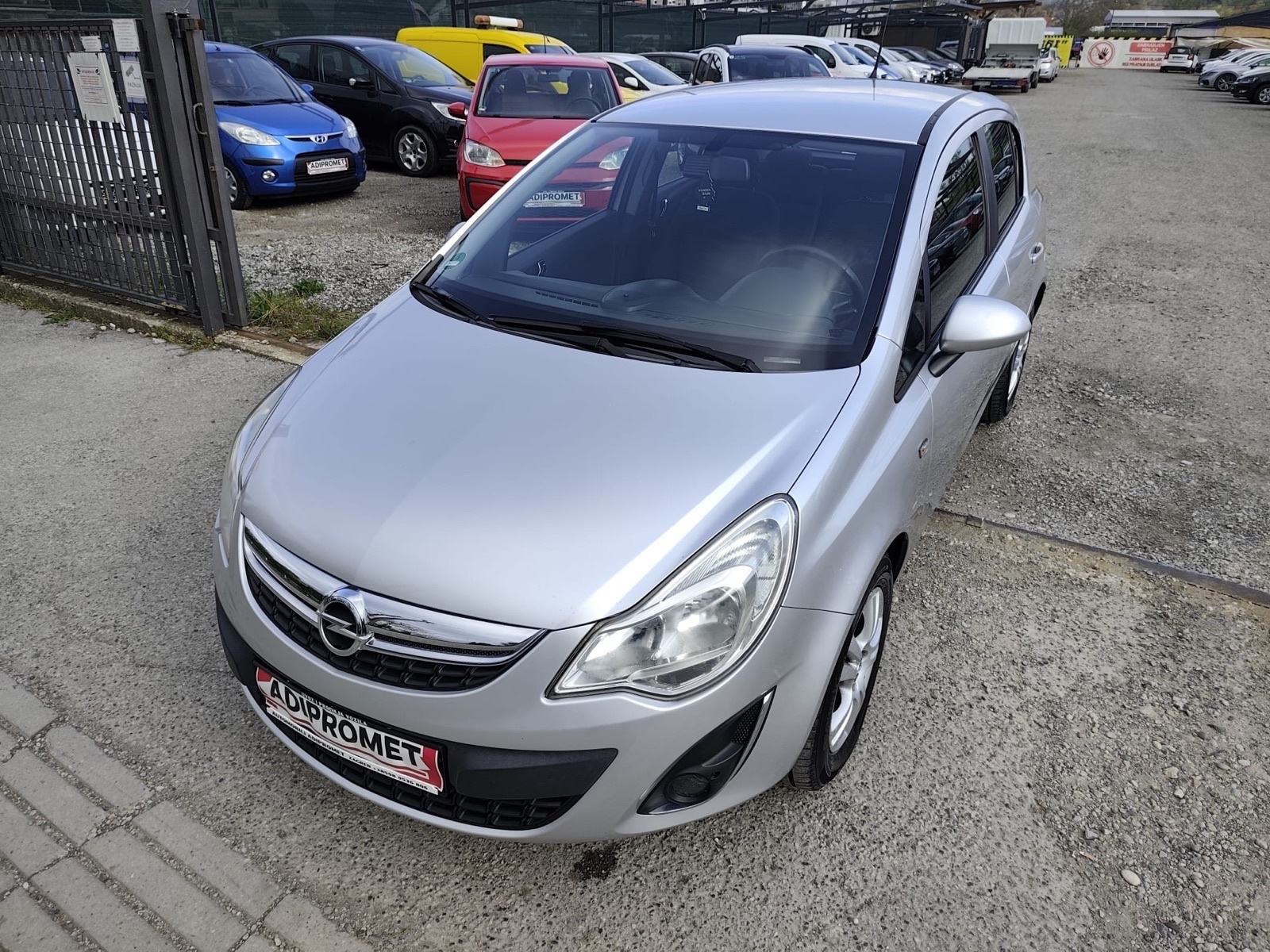 Opel Corsa 1,2 16V / REG 1 GOD !! / 5 VRATA !!, fotografija 5