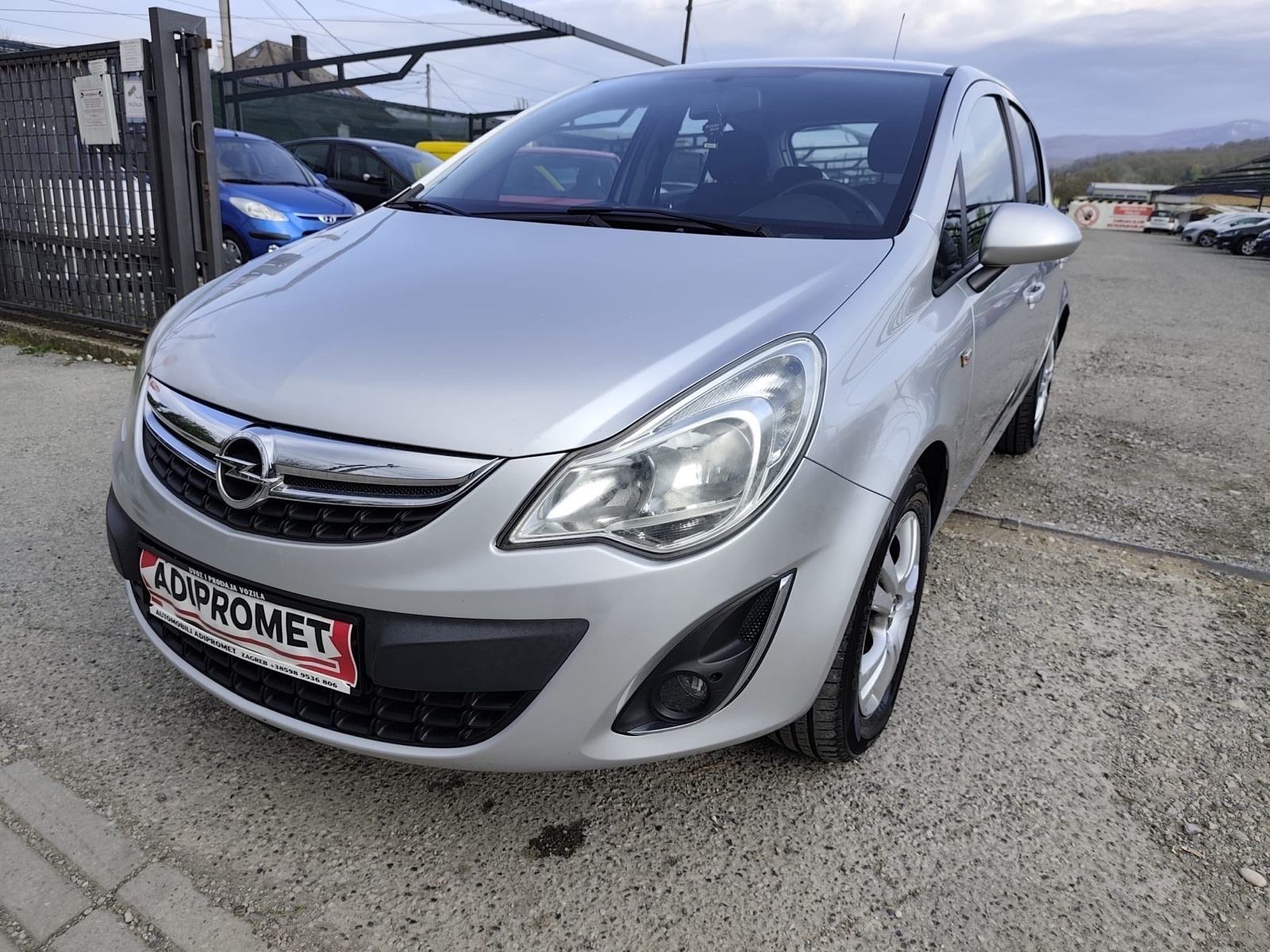 Opel Corsa 1,2 16V / REG 1 GOD !! / 5 VRATA !!, fotografija 6