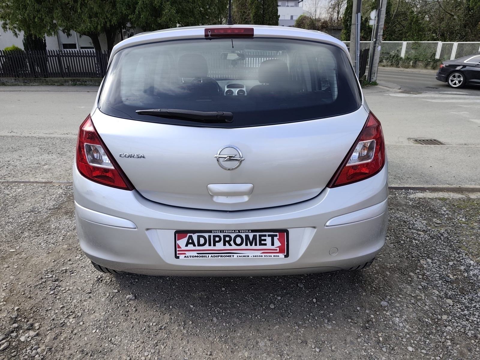Opel Corsa 1,2 16V / REG 1 GOD !! / 5 VRATA !!, fotografija 7