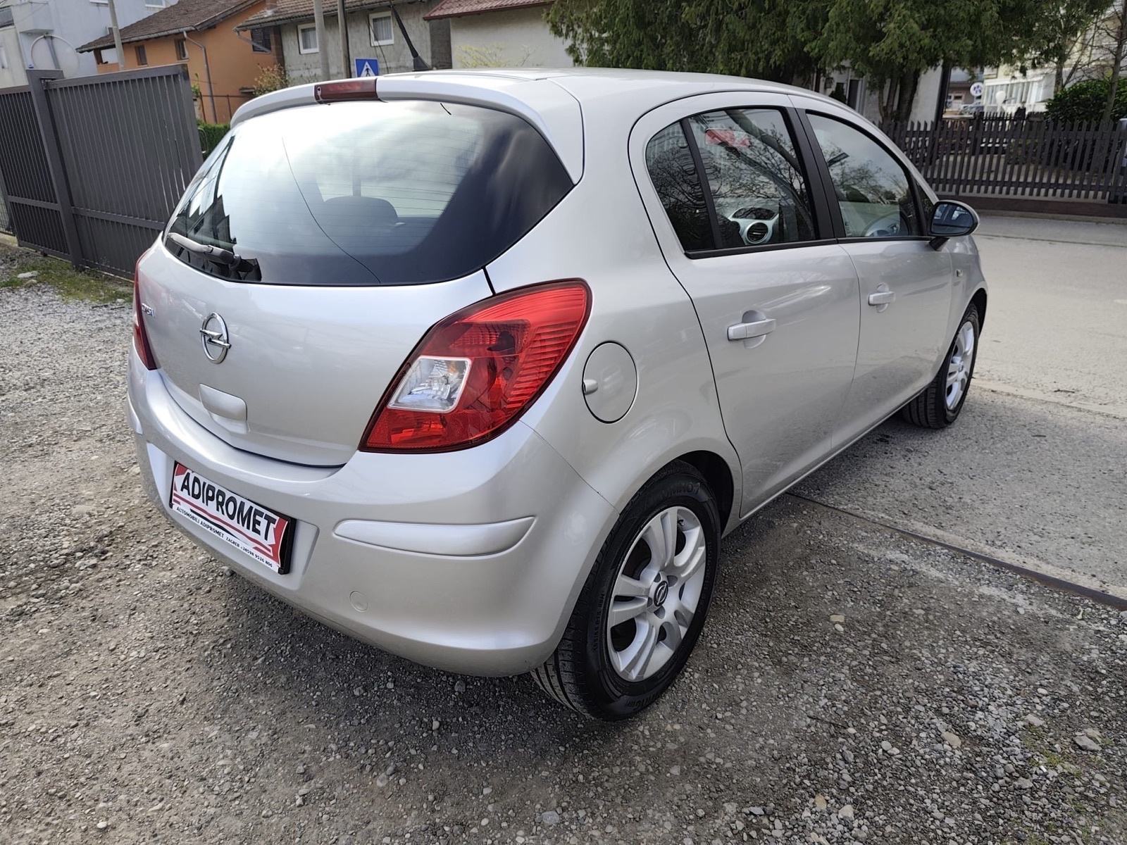Opel Corsa 1,2 16V / REG 1 GOD !! / 5 VRATA !!, fotografija 8