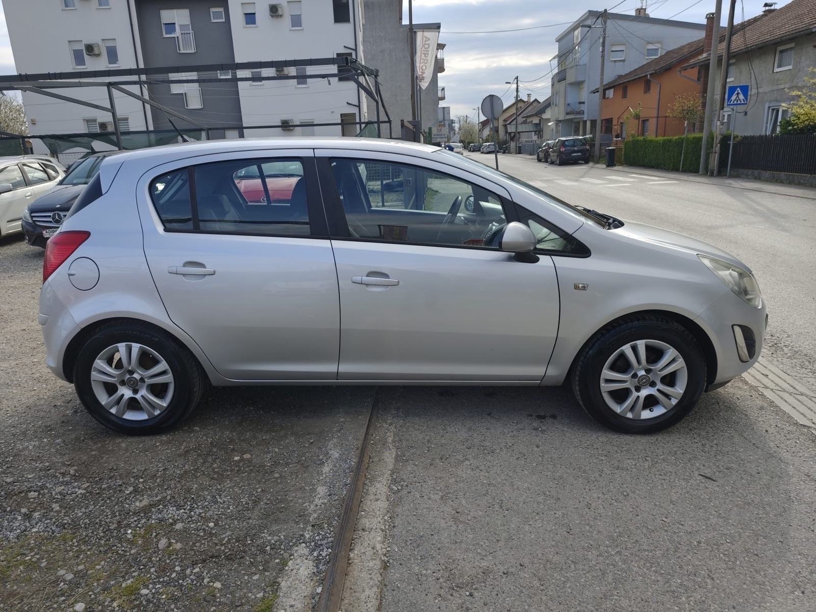 Opel Corsa 1,2 16V / REG 1 GOD !! / 5 VRATA !!, fotografija 9