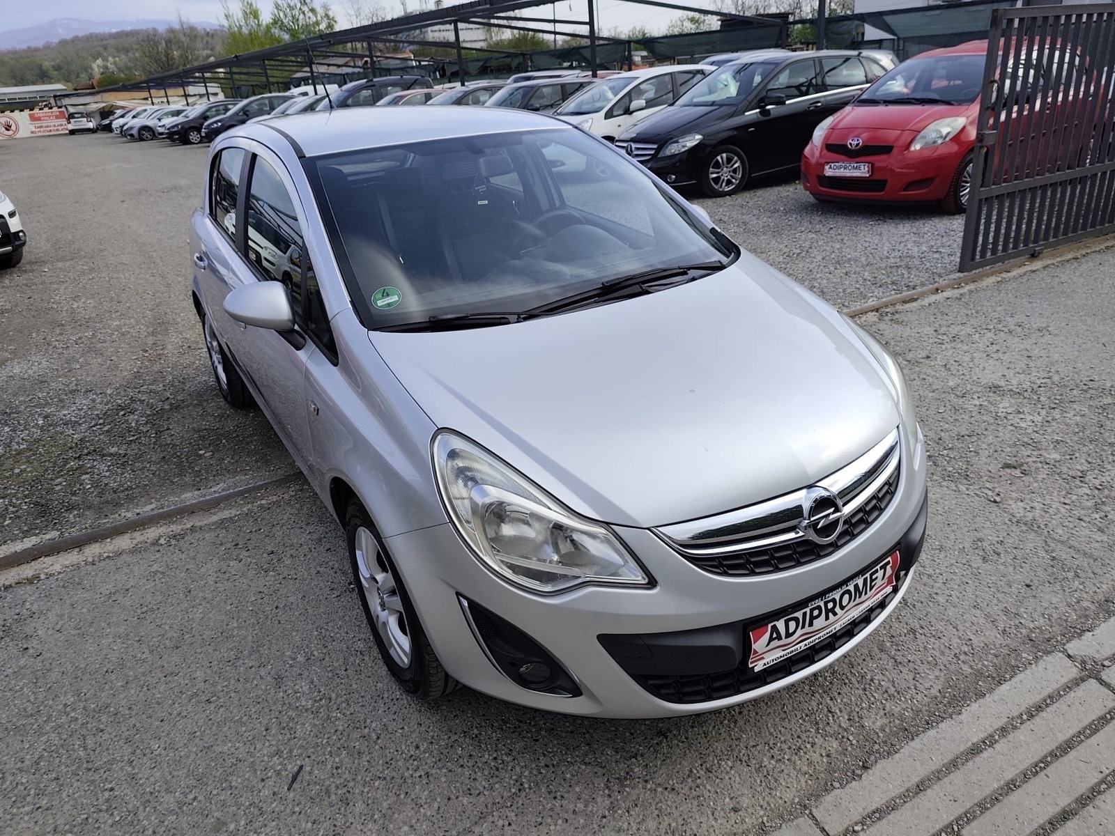 Opel Corsa 1,2 16V / REG 1 GOD !! / 5 VRATA !!, fotografija 11