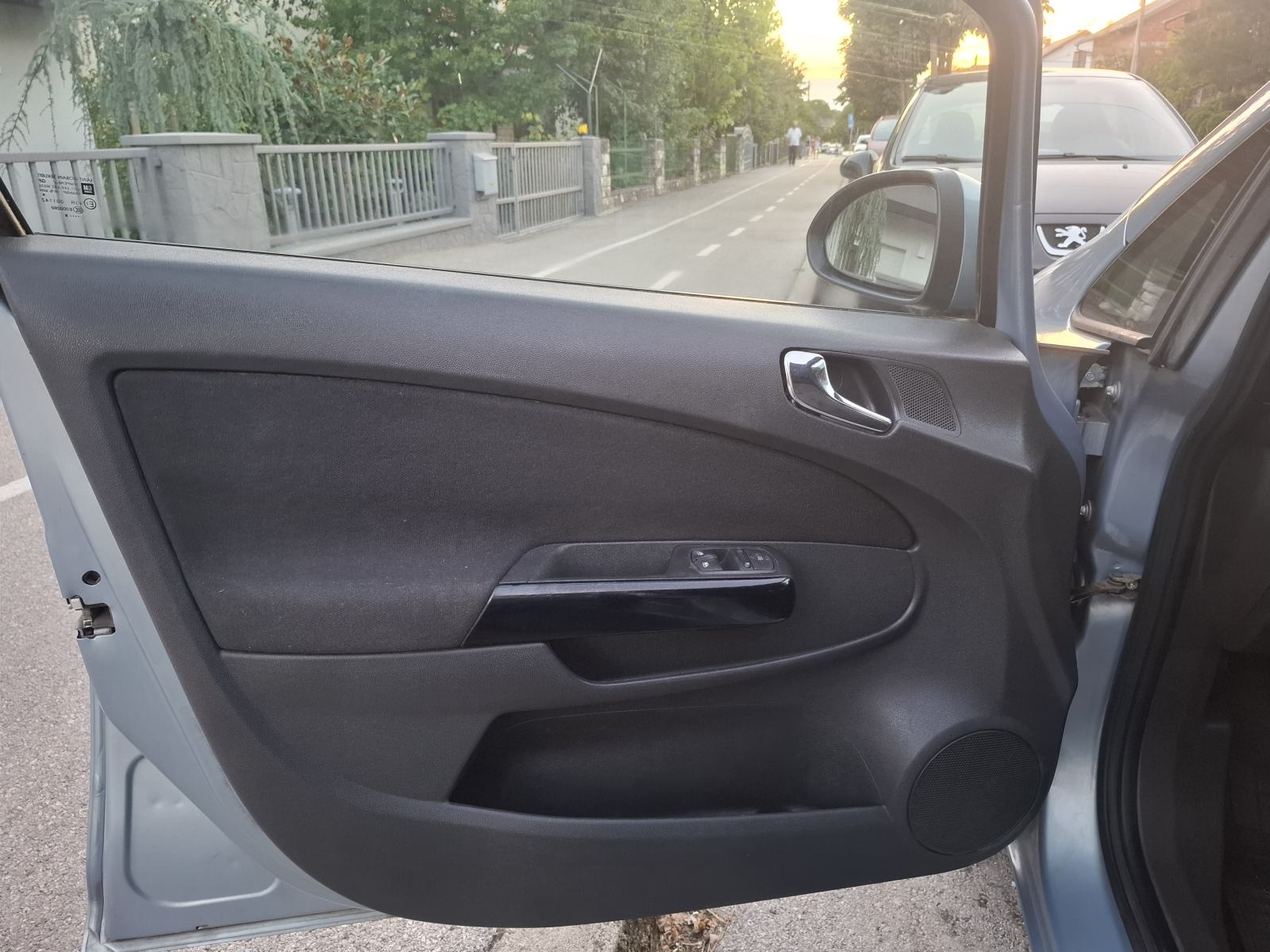 Opel Corsa 1.2 i, 16v, SAMO 158000 KM, POTVRDA O KM, VRHUNSKI !, fotografija 8