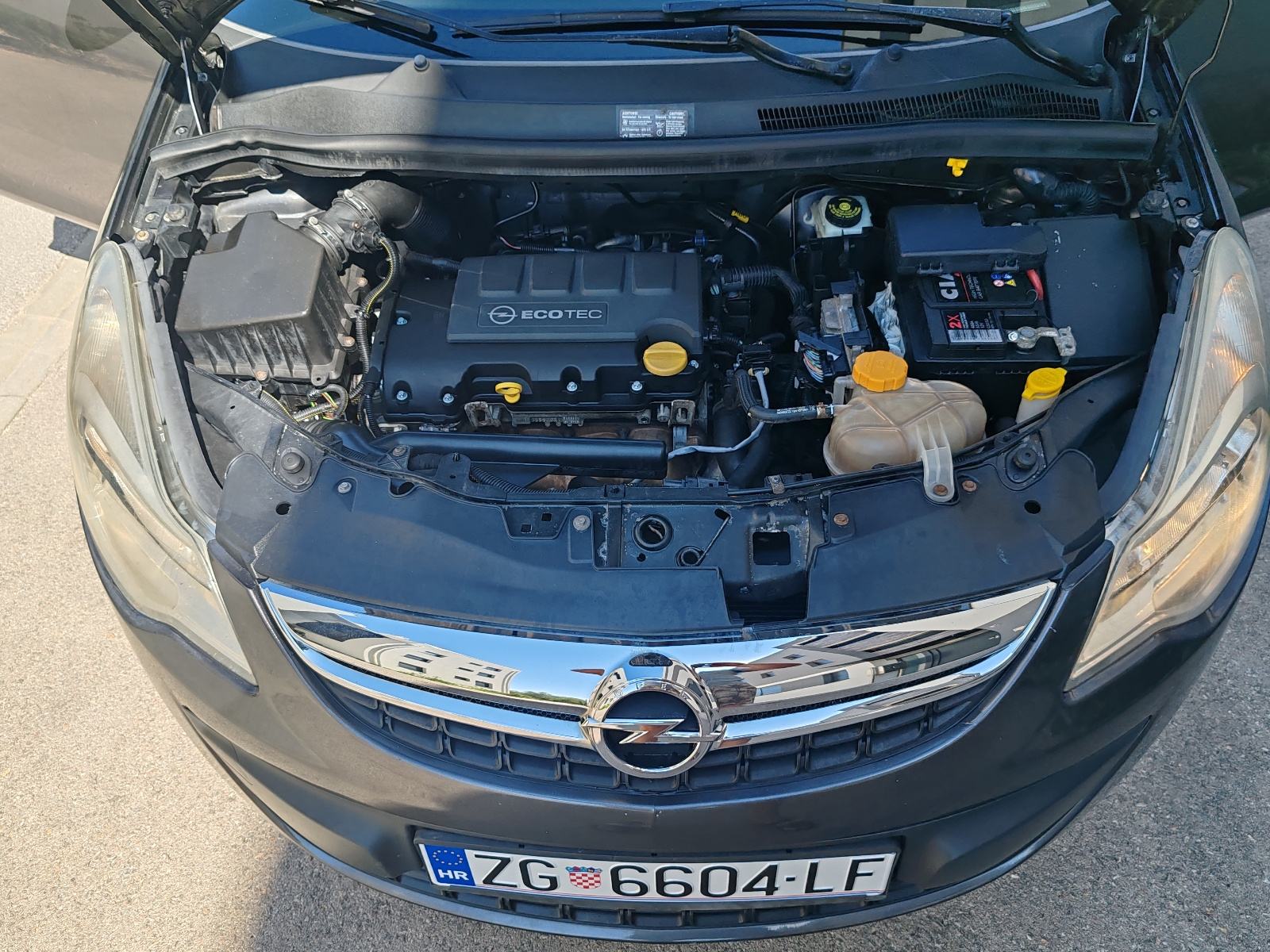 Opel Corsa 1,2 16V Klima Odlicno stanje, fotografija 7