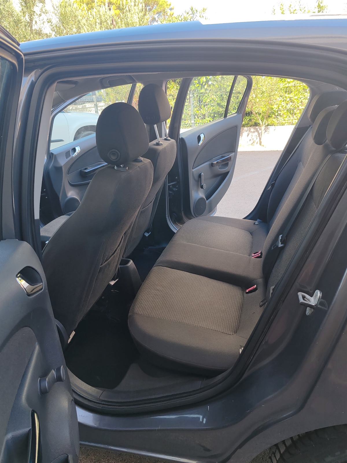 Opel Corsa 1,2 16V Klima Odlicno stanje, fotografija 13