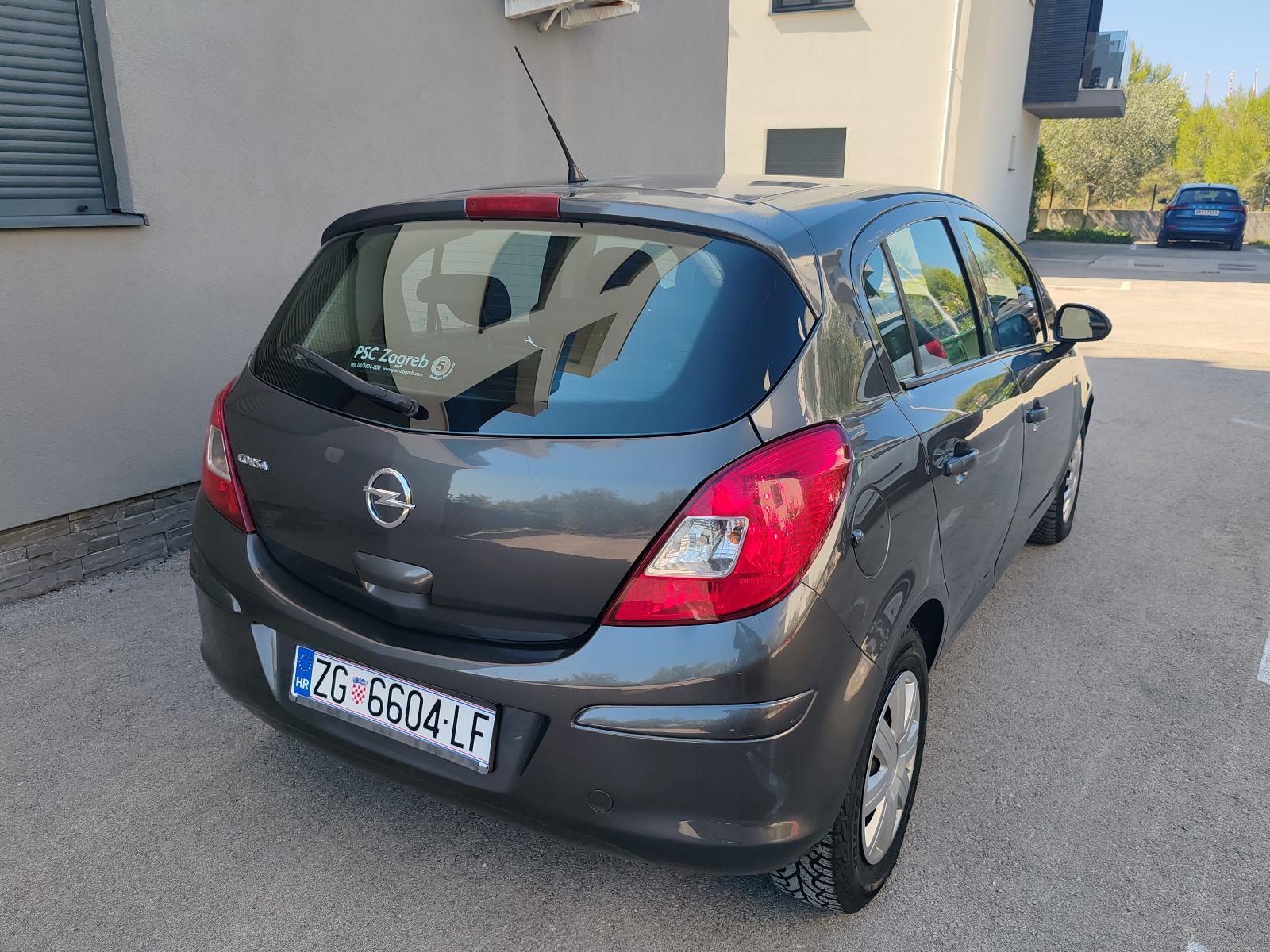 Opel Corsa 1,2 16V Klima Odlicno stanje, fotografija 8