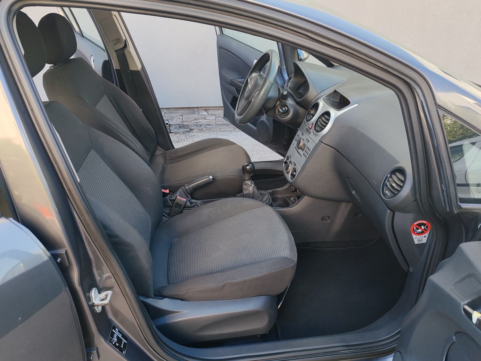 Opel Corsa 1,2 16V Klima Odlicno stanje, fotografija 10