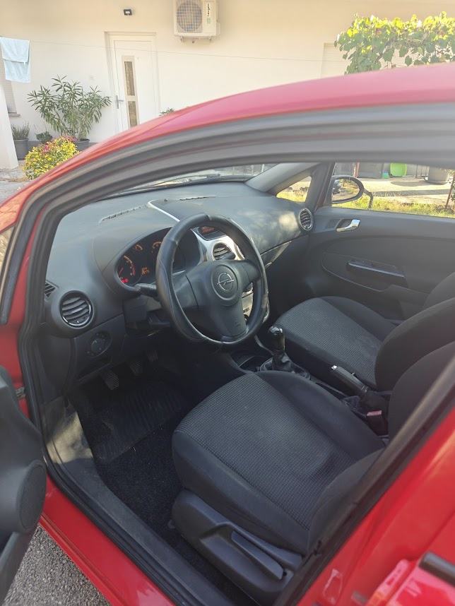 Opel Corsa 1.2, 59 kW, 2 seta guma, fotografija 5