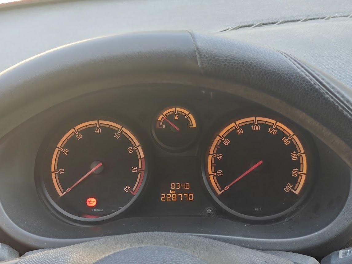 Opel Corsa 1.2, 59 kW, 2 seta guma, fotografija 7