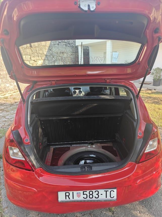 Opel Corsa 1.2, 59 kW, 2 seta guma, fotografija 12