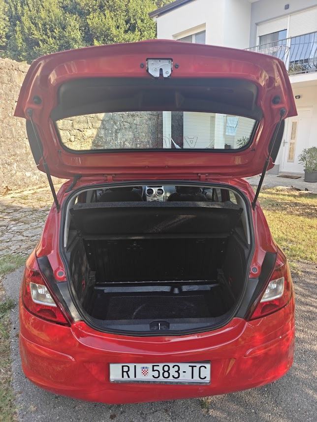 Opel Corsa 1.2, 59 kW, 2 seta guma, fotografija 11