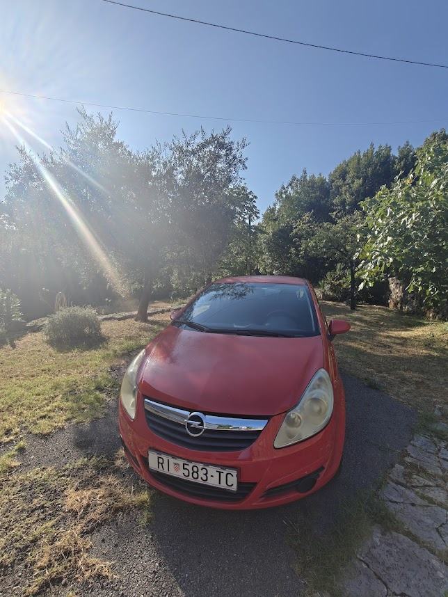 Opel Corsa 1.2, 59 kW, 2 seta guma, fotografija 2