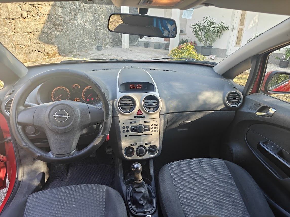 Opel Corsa 1.2, 59 kW, 2 seta guma, fotografija 8