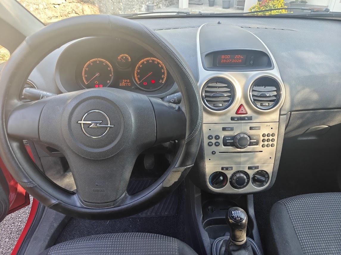 Opel Corsa 1.2, 59 kW, 2 seta guma, fotografija 9