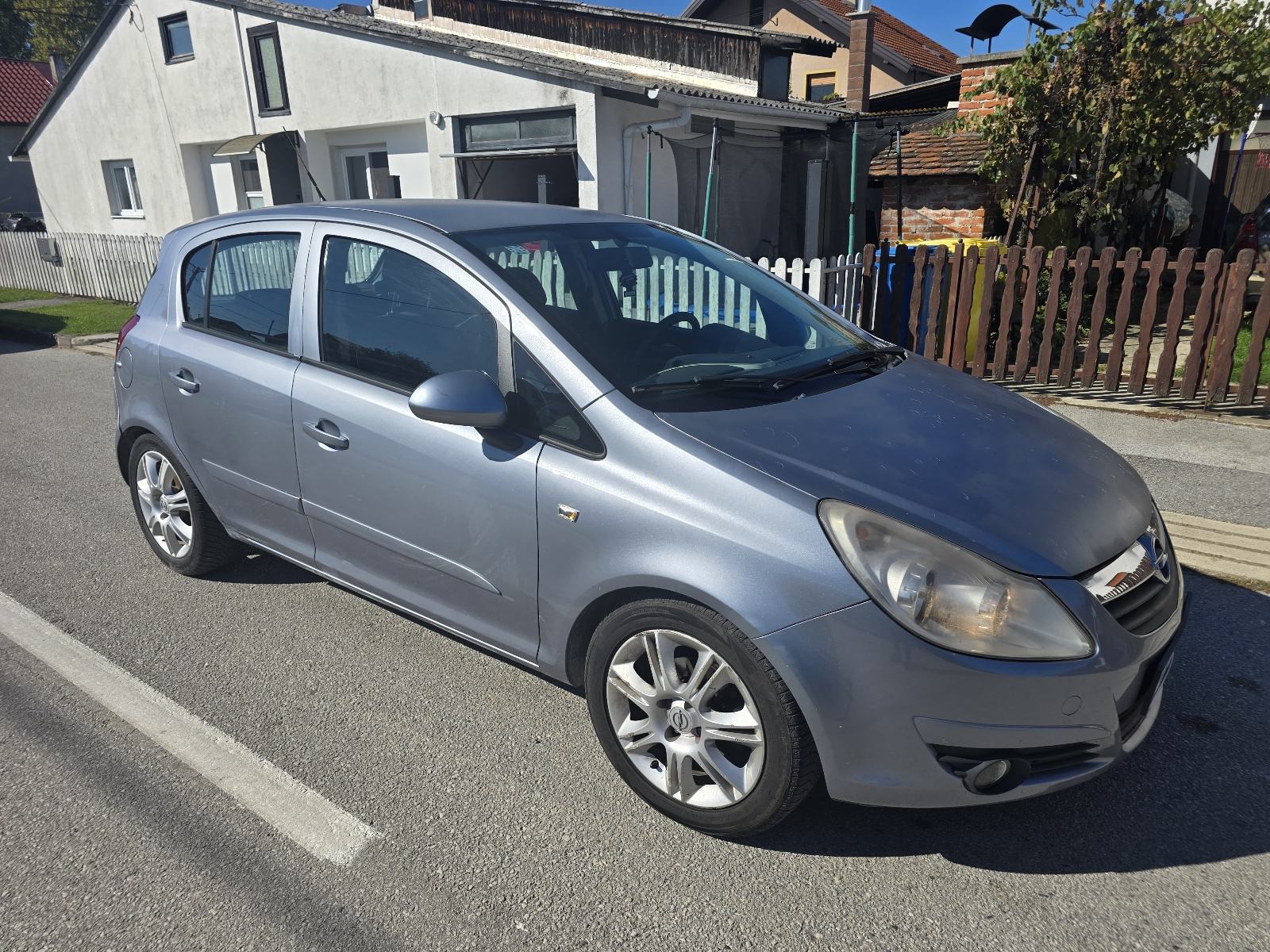 Opel Corsa 1,2 16V, fotografija 1