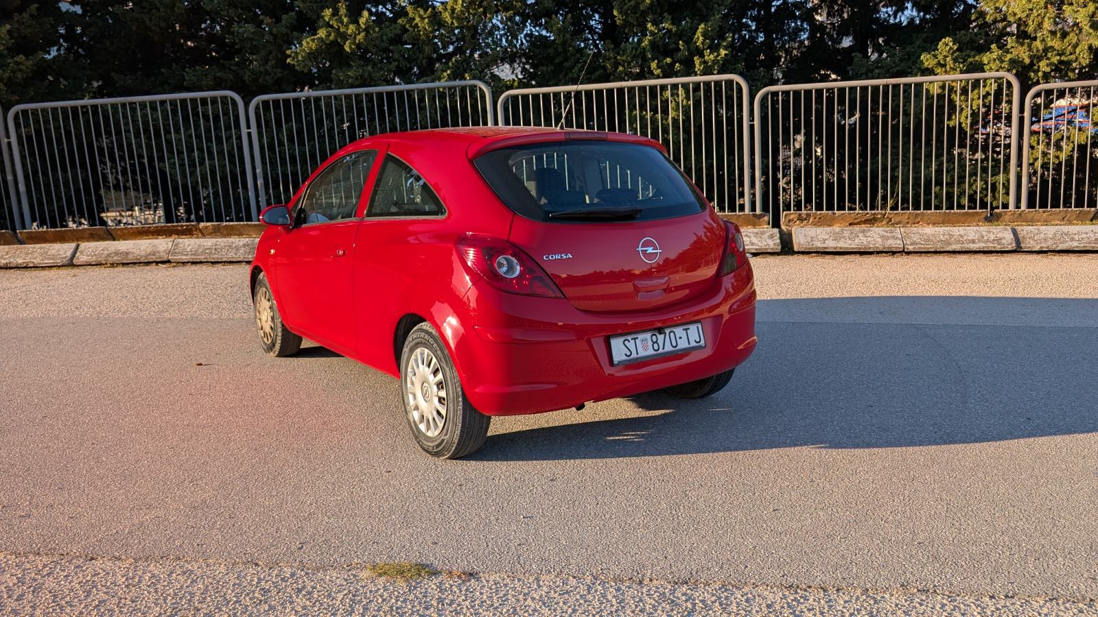 Opel Corsa 1,2 16V, fotografija 1
