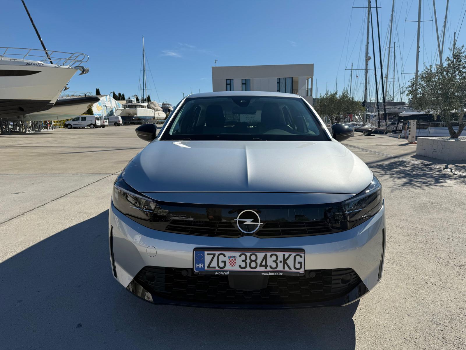 Opel Corsa 1,2 automatik, fotografija 2