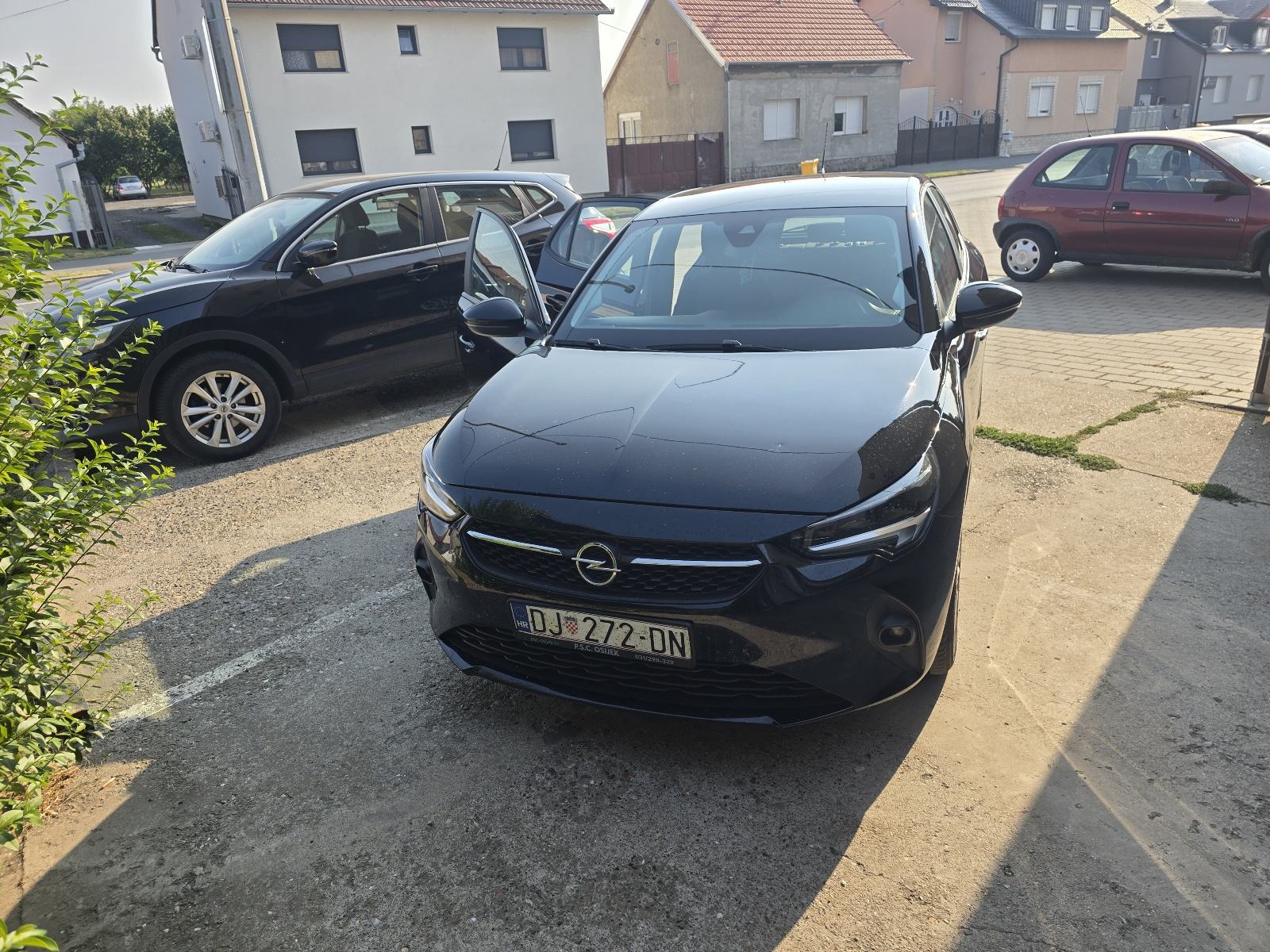 Opel Corsa 1,2 automatik, fotografija 1