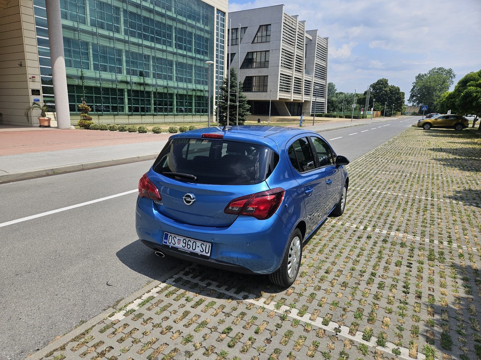 Opel Corsa 1,2 četiri cilindra lanac, pogled izvana - slika 4