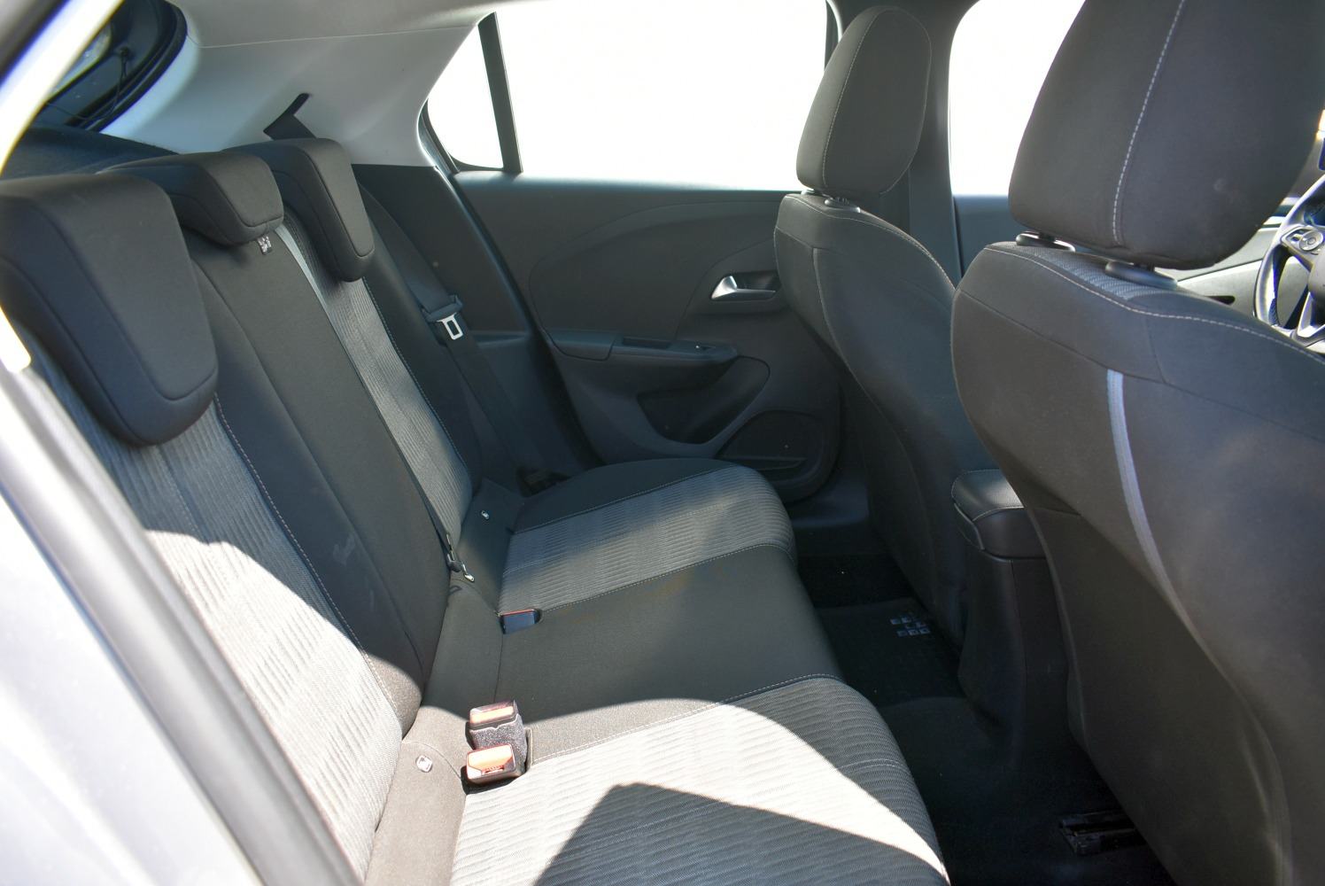 Opel Corsa 1.2 Edition *HR* SERVISNA,1.VLASNIK, JAMSTVO, KAMERA*, fotografija 6