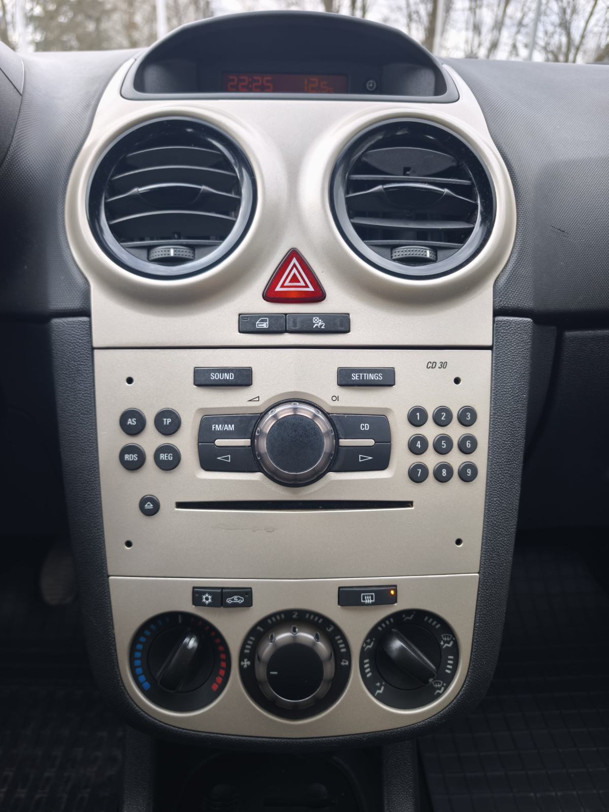 Opel Corsa 1,2 KLIMA KOŽNI VOLAN, fotografija 17