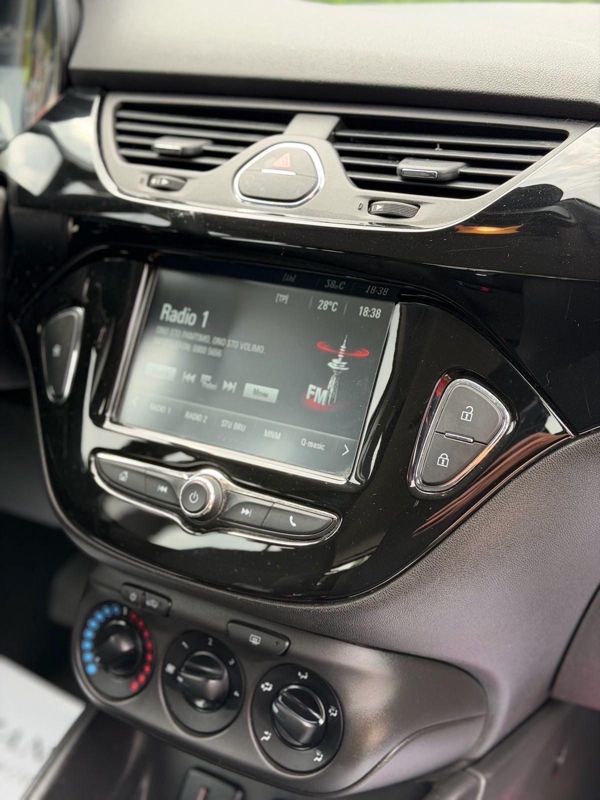 Opel Corsa 1,2 *Novi model,2017god.,Potvrda km*, fotografija 17