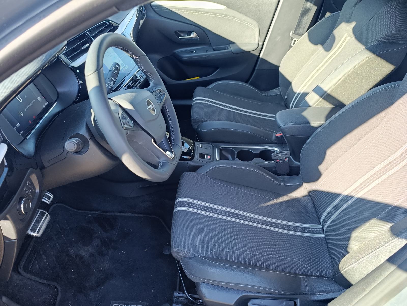 Opel Corsa 1,2 turbo , GS line , automatic, fotografija 9