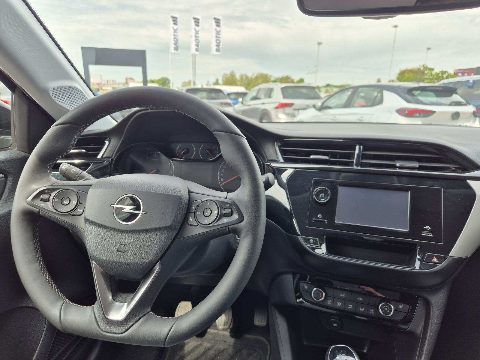 Opel Corsa Edition 1,2 55kw, fotografija 13