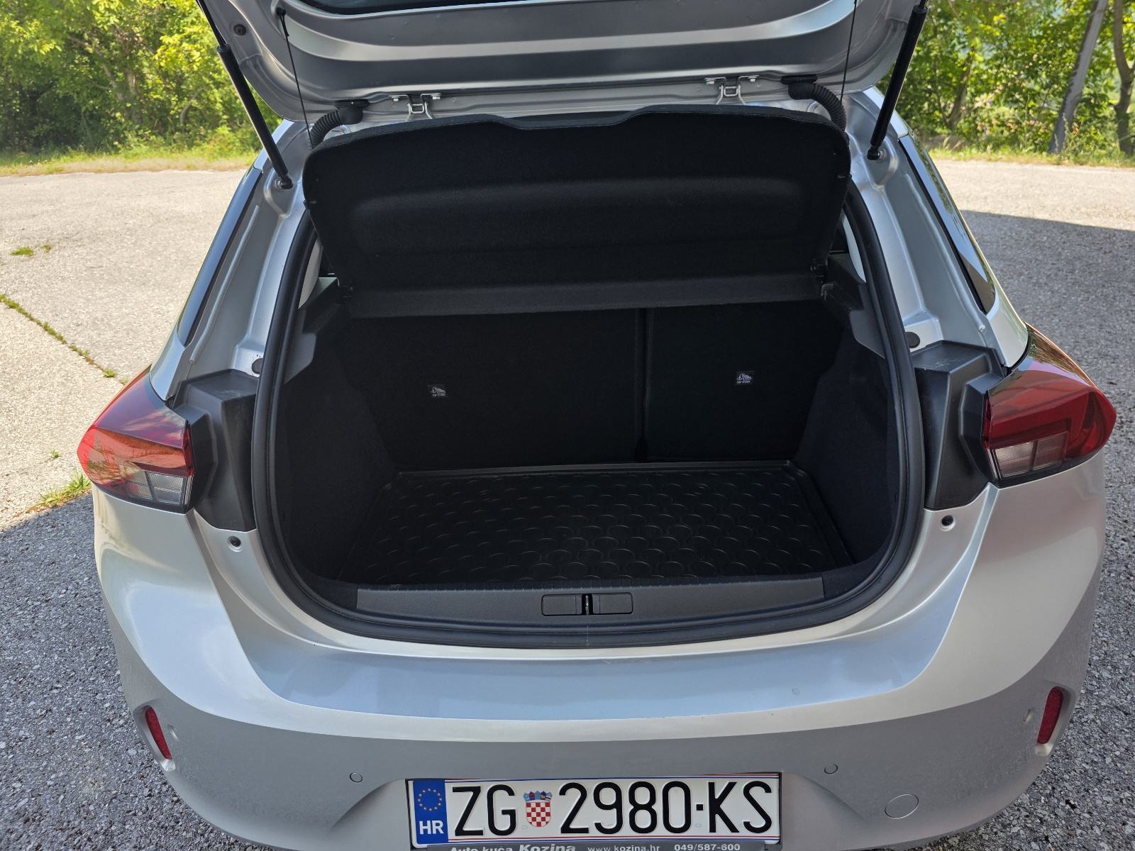 Opel Corsa 1,2, fotografija 10