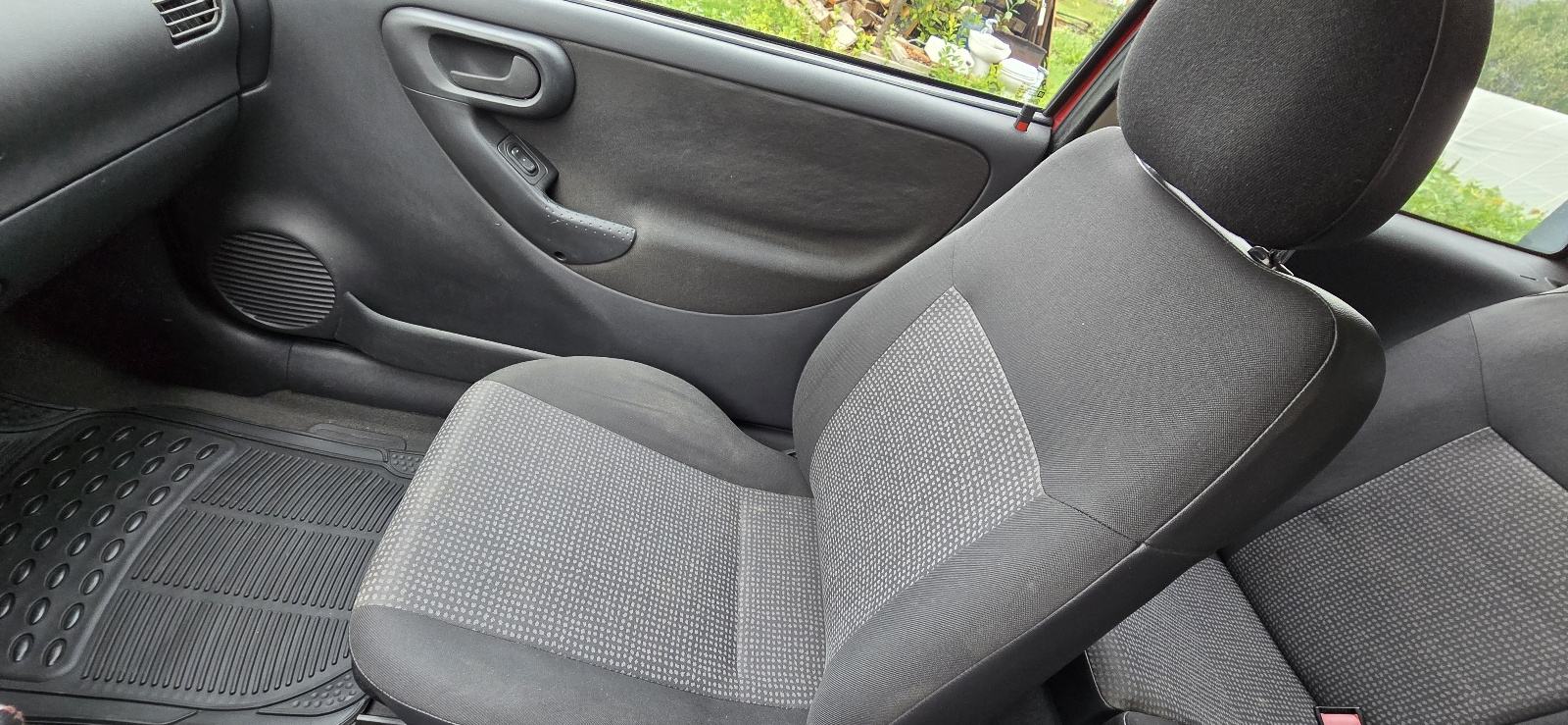 Opel Corsa 1.2, fotografija 2