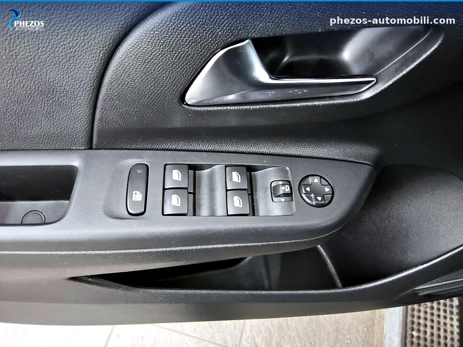 Opel Corsa 1.2 Turbo Elegance, fotografija 10